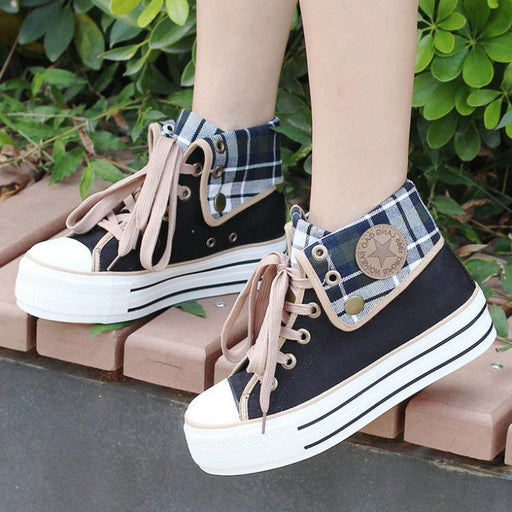 Canvas Shoes for Girl and women featuring thick soles and flat bottoms